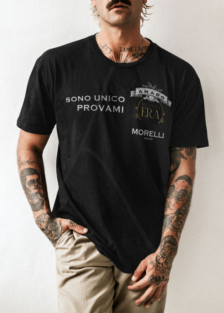 tshirt1 modello con maglietta nera dedicata all’ amaro quinta era