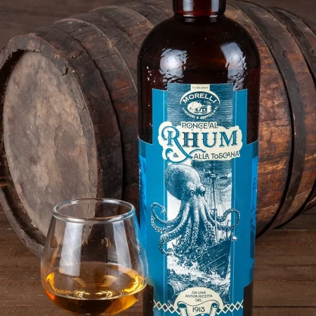 Bottiglia di Ponce al Rhum alla toscana e bicchiere di rhum